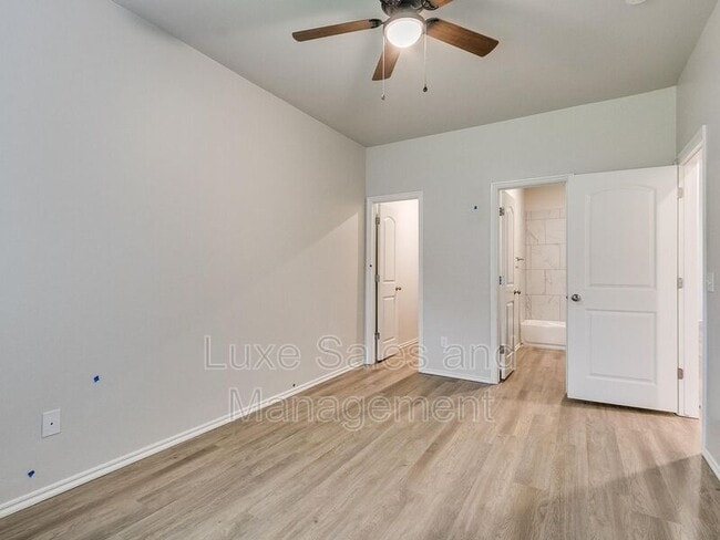 Building Photo - 10526 Utica Dr