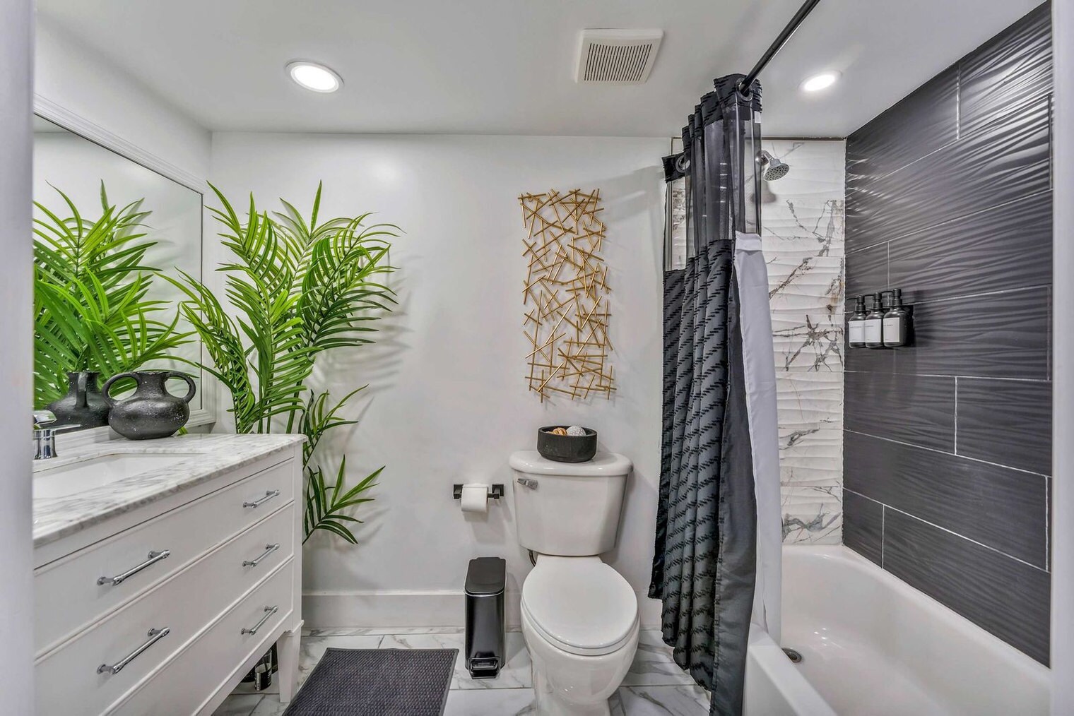 Building Photo - 1 SE 12th St