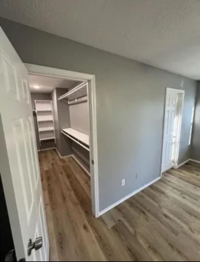 Building Photo - 5 bed/3 bath house