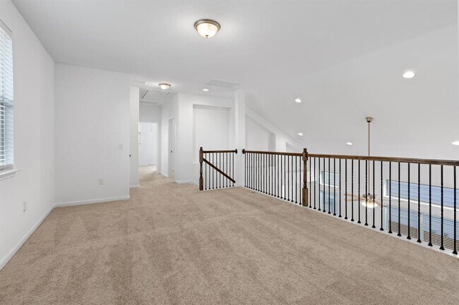 Building Photo - 348 Rend Dr