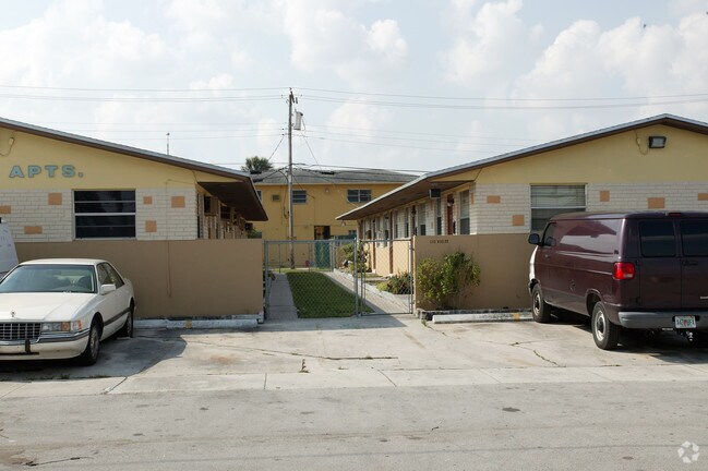 Building Photo - Las Palmas Apts.