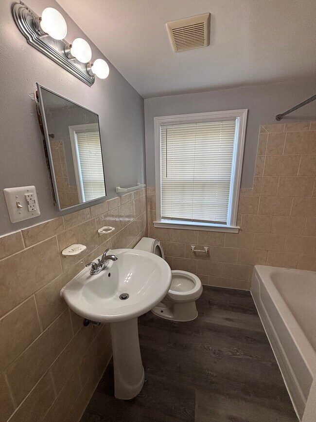Building Photo - 3 bedrooms in 21239