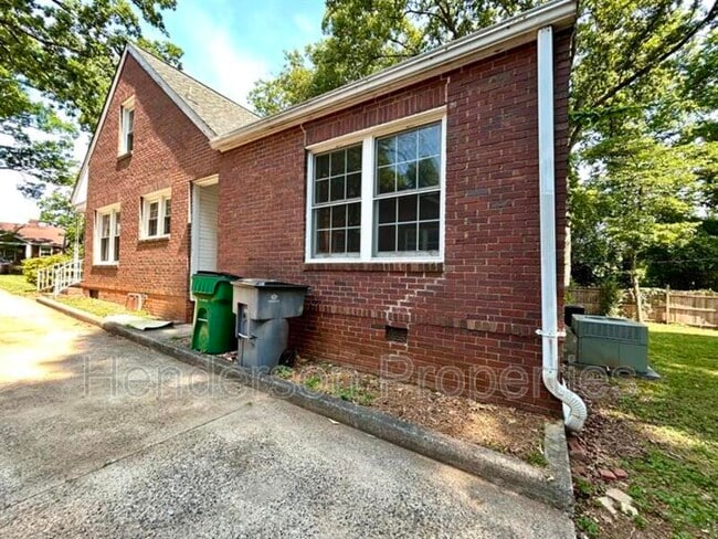 Building Photo - 1326 St Julien St