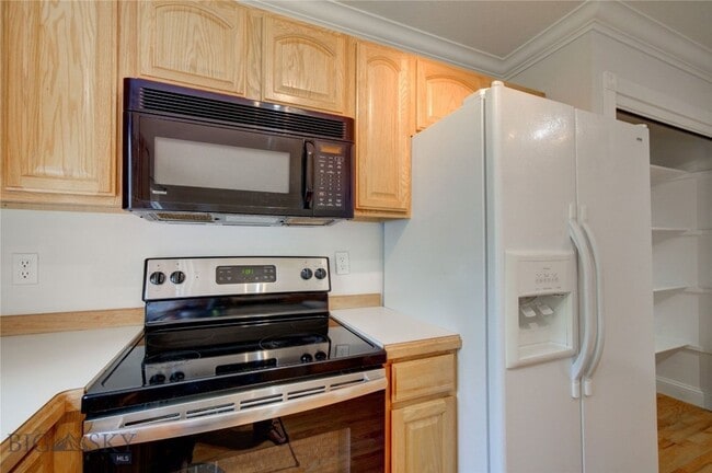 Building Photo - 3 bedroom 2 bath townhome in Bozeman!