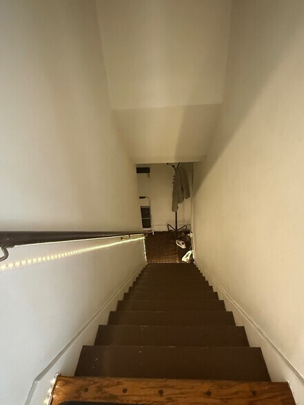 Building Photo - 731 Cochran Ave