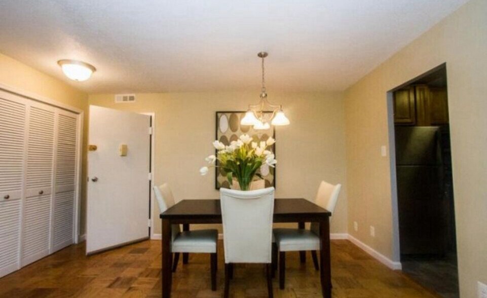 Dining Area - 2030 N Adams St