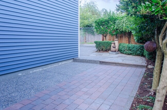 Building Photo - 4bd/2.5ba Seattle Home