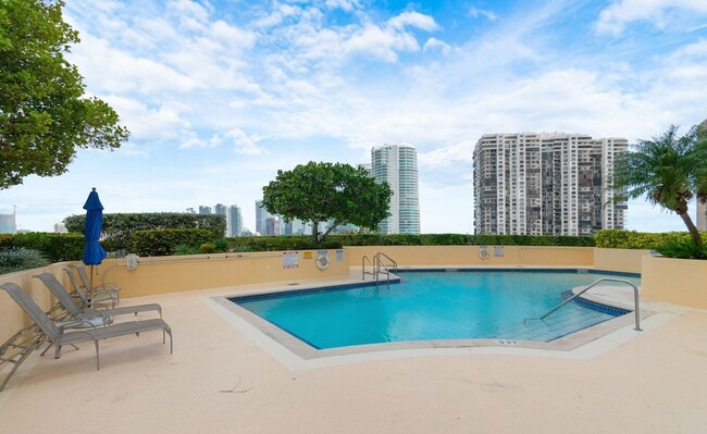 Building Photo - 2475 Brickell Ave