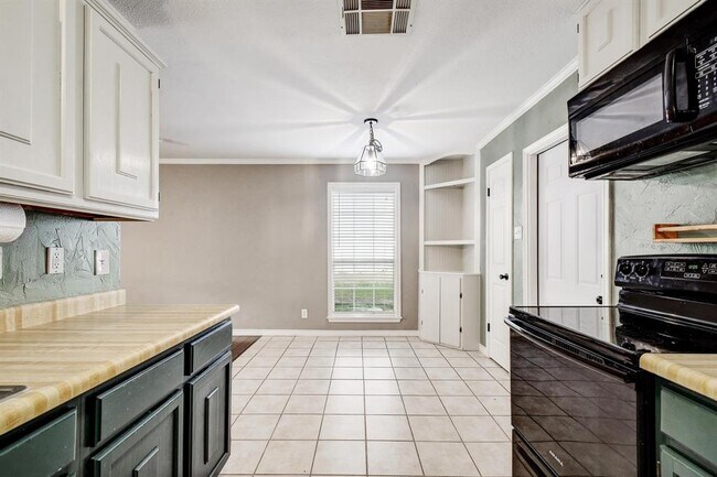 Building Photo - 3429 Harvest Dr