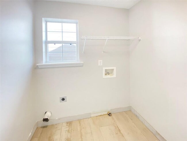 Building Photo - 1232 Gates Cir SE