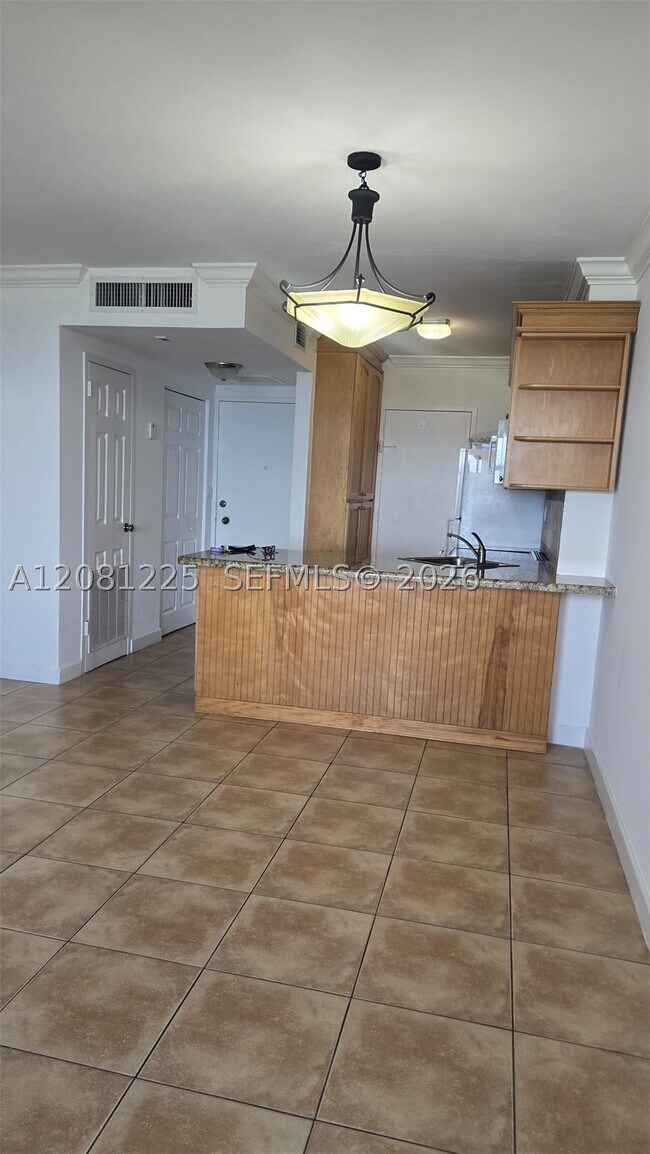 Building Photo - 2899 Collins Ave