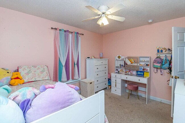 Building Photo - SPACIOUS Brick Home in Lane Tree (Goldsboro)! 3 Bedroom | 2 Bath w/ Bonus Room & 2-Car Garage