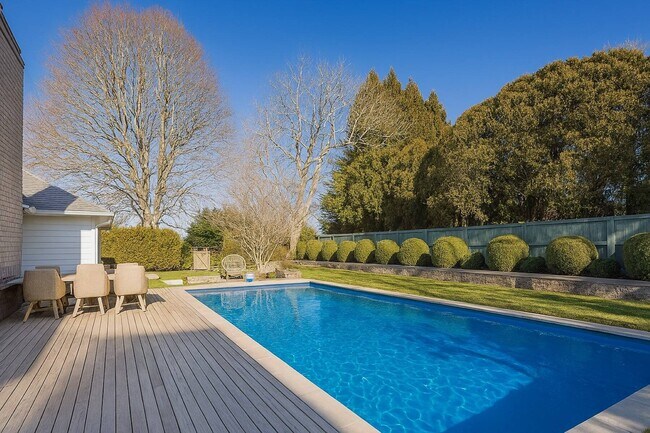 Building Photo - 91 Pantigo Rd