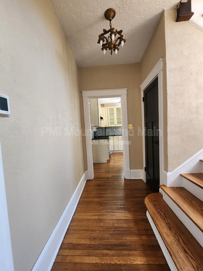 Building Photo - 39 Westover Dr