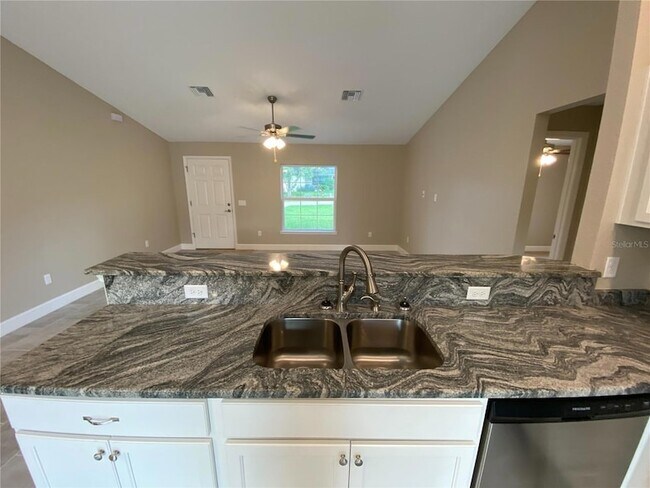 Building Photo - 3011 SW 140th Loop