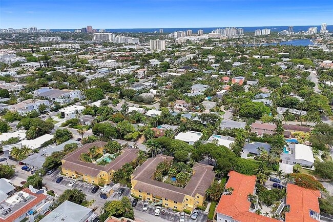 Building Photo - 729 NE 16th Ave