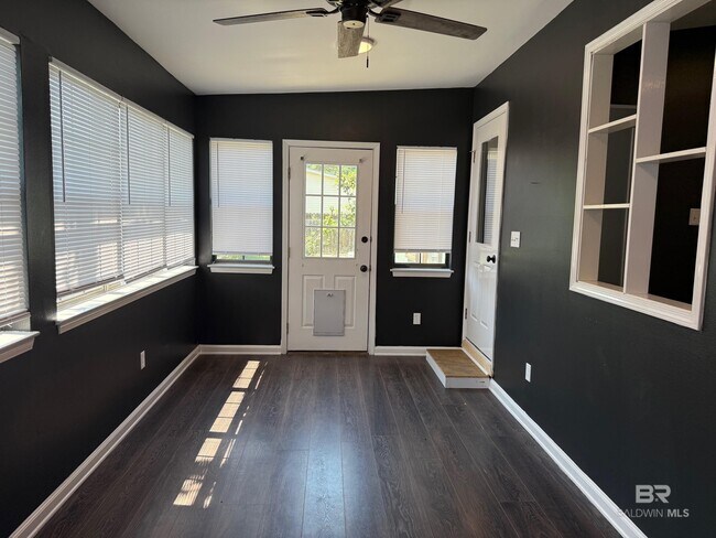 Building Photo - 1601 Matias Dr