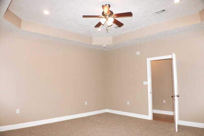 Building Photo - 162 James Dr