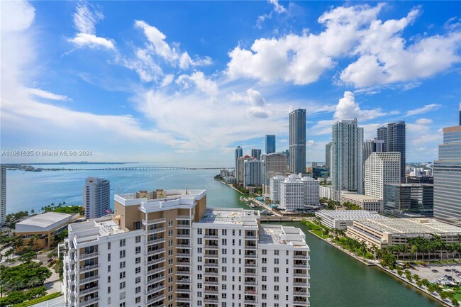 Building Photo - 801 Brickell Key Blvd