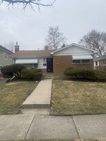 Building Photo - 712 S Swain Ave