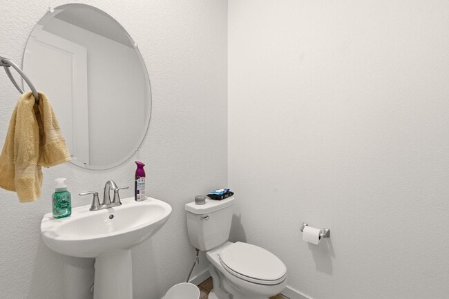 Building Photo - Modern 3-Bed 2.5-Bath Home on Corner Lot i...