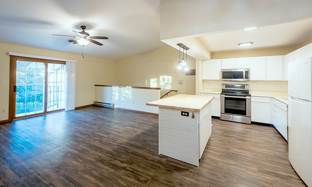 Building Photo - 6920 Mariner Dr