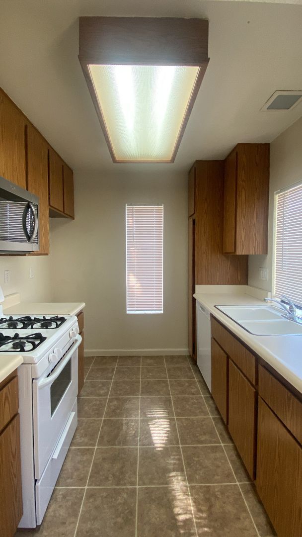 Building Photo - East Palmdale Condo/Gated Community w/ Pool and Spa