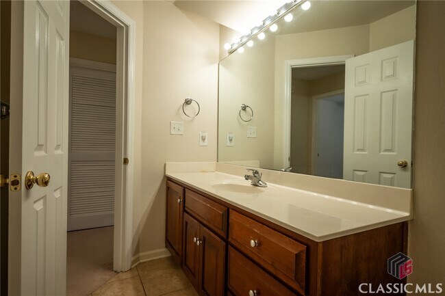 Building Photo - 1030 Laurel Springs Ct