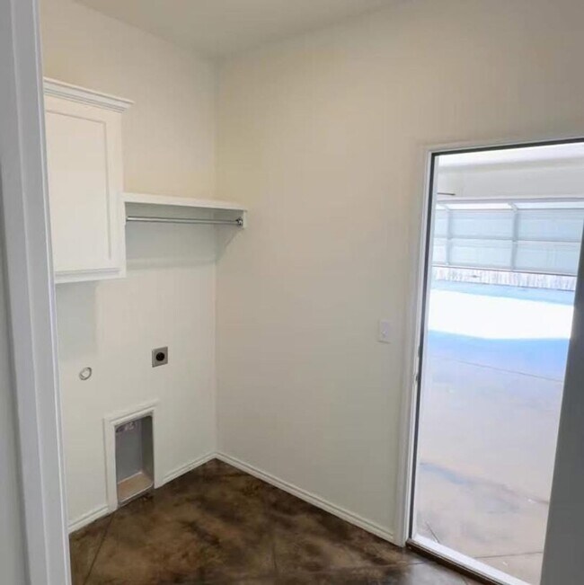 Building Photo - Stunning New 3/2 Townhomes