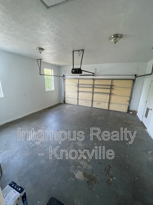 Building Photo - 7728 Chapel Bend Dr