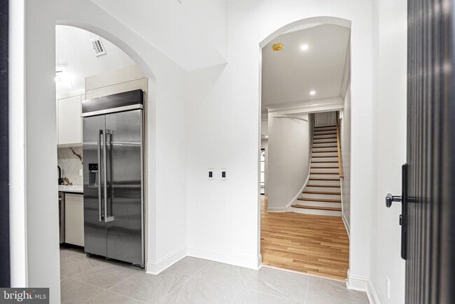 Building Photo - 321 S 3rd St