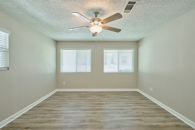 Building Photo - 20 Harbour Row Dr