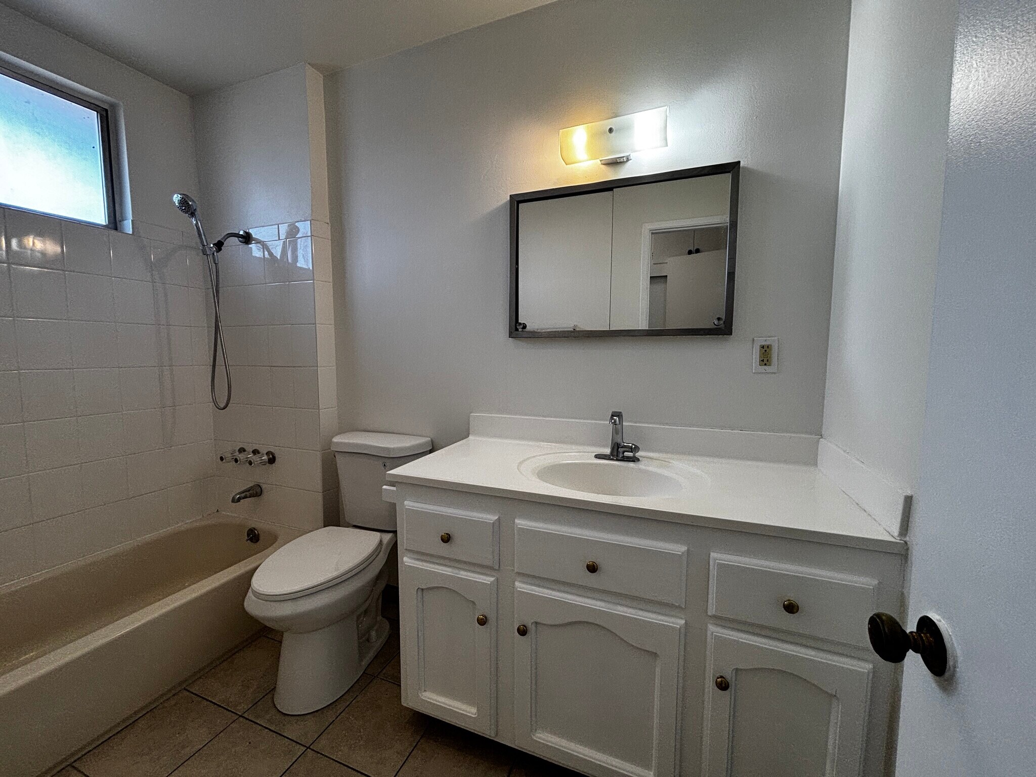 Building Photo - 524 N 21st St