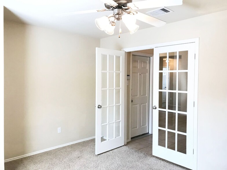 Building Photo - 6908 Golden Oak Ln