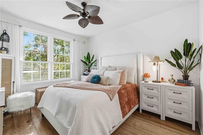 Building Photo - 4110 Central Sarasota Pkwy