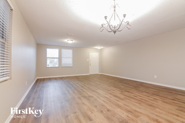 Building Photo - 634 Silvertop Rd