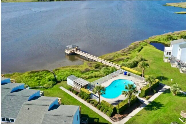 Building Photo - 17 Bermuda Landing Plz