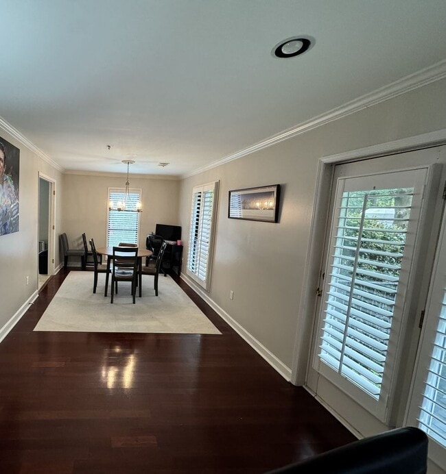 Building Photo - 3201 Lenox Rd NE