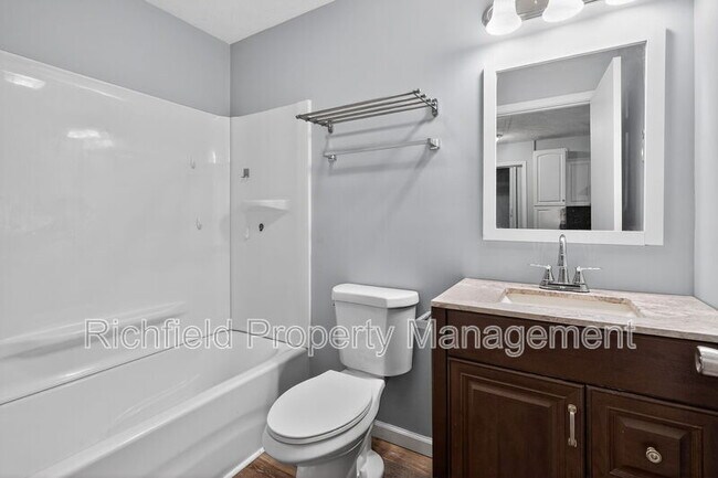 Building Photo - 1260 Lincoln Dr
