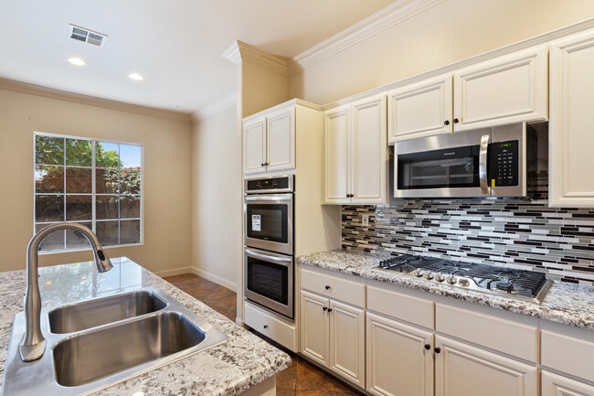 Building Photo - 74912 Saguaro Ln