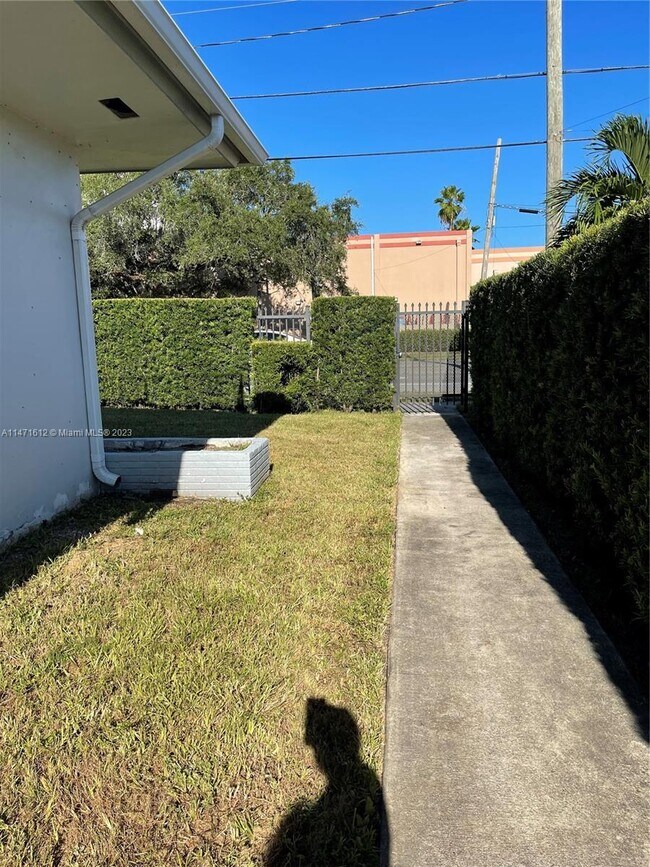 Building Photo - 11890 NE 16th Ave