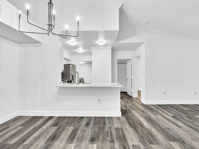Building Photo - 2433 Centergate Dr