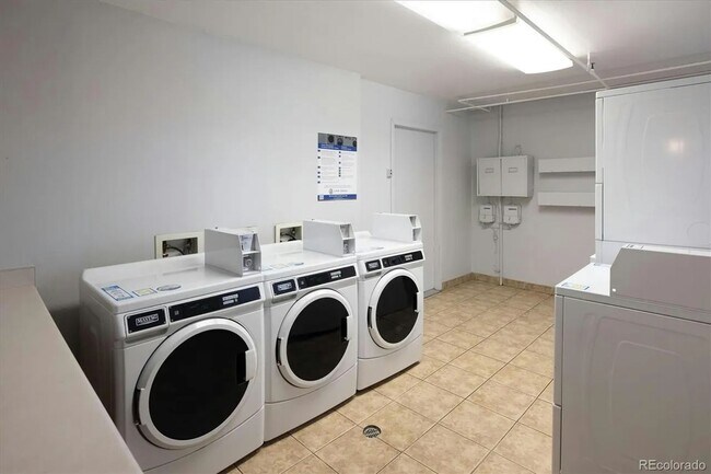 Building Photo - One Bedroom Condo Walking Distance to CU with Fenced Backyard and Flatiron Views!