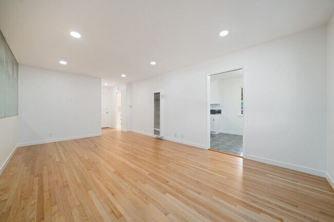 Building Photo - 734 Linden Ave