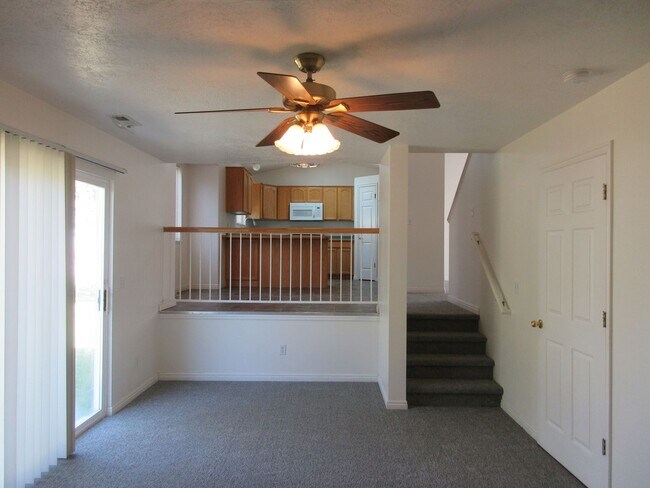 Building Photo - 461 E Cobblecreek Dr