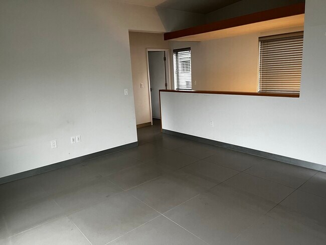 Building Photo - The Gem of Pacifica