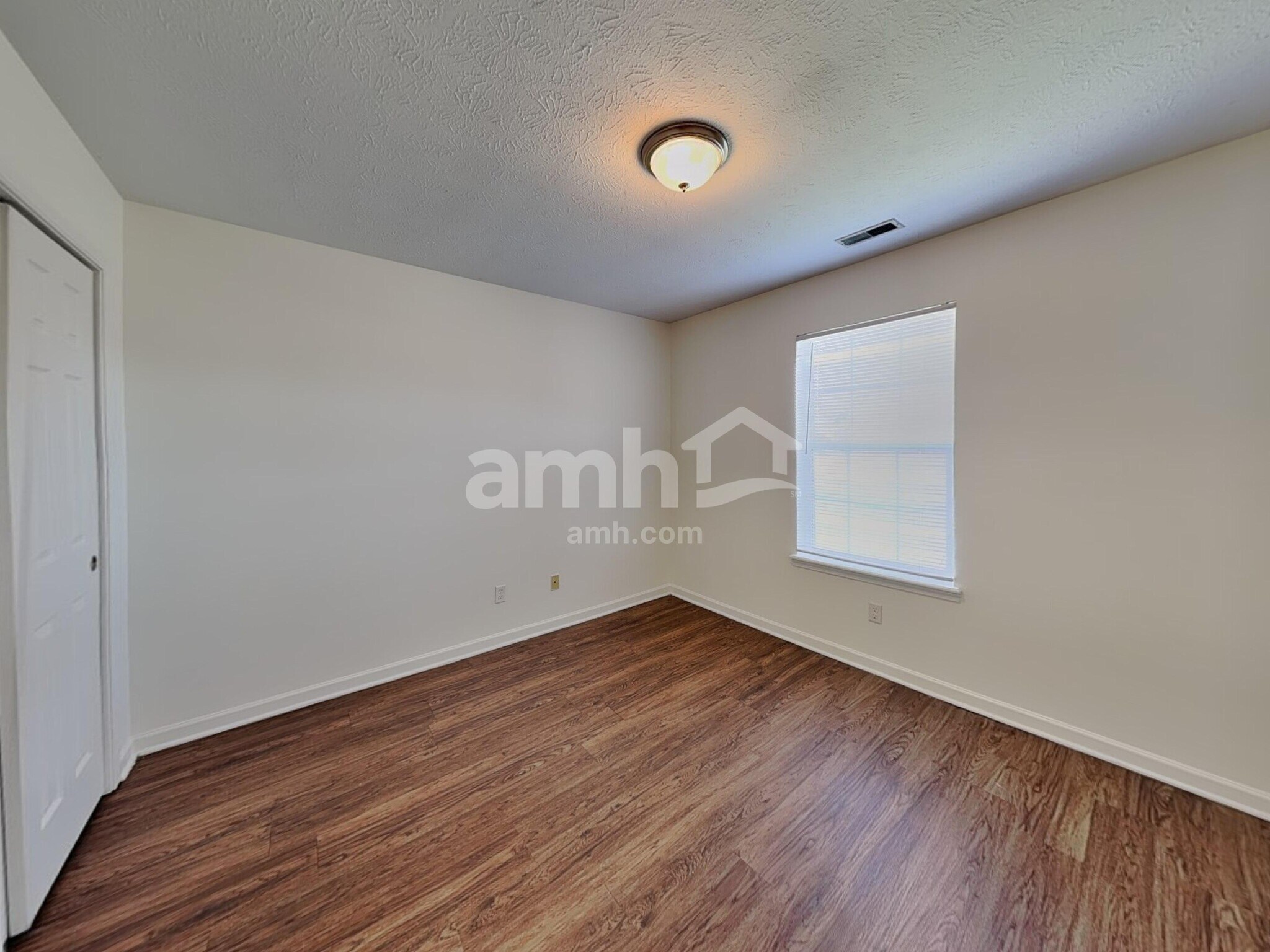 Building Photo - 2154 Meadow Glen Blvd