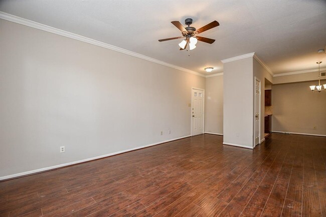 Building Photo - 2255 Braeswood Park Dr