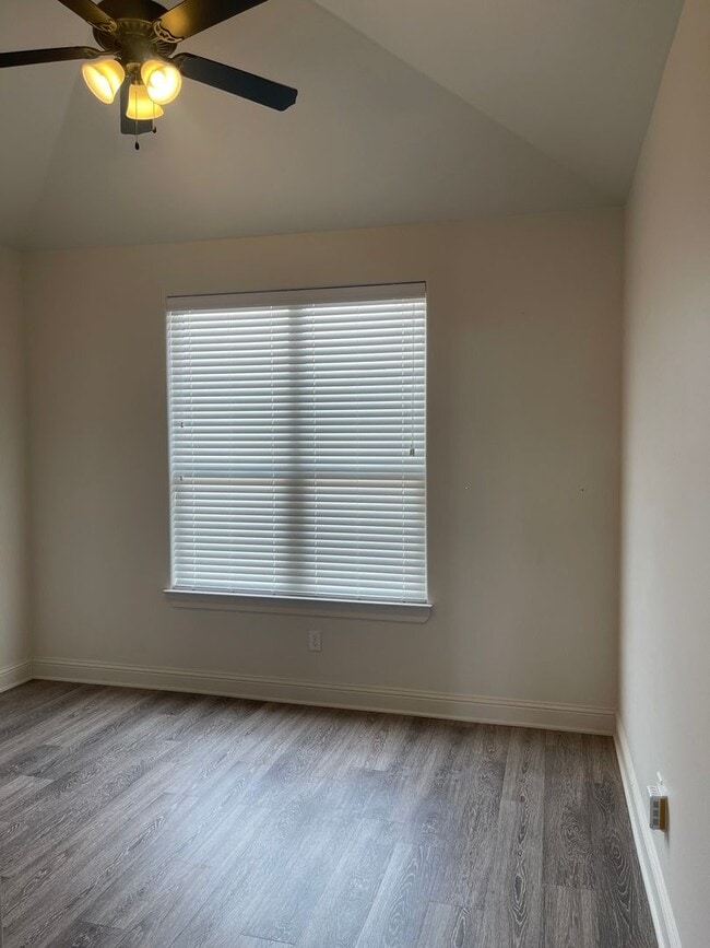 Building Photo - 2007 102nd St