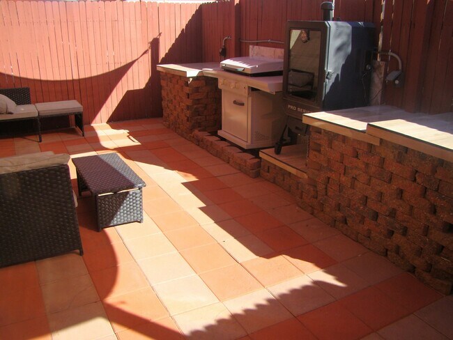 Building Photo - 4708 E Caballero St